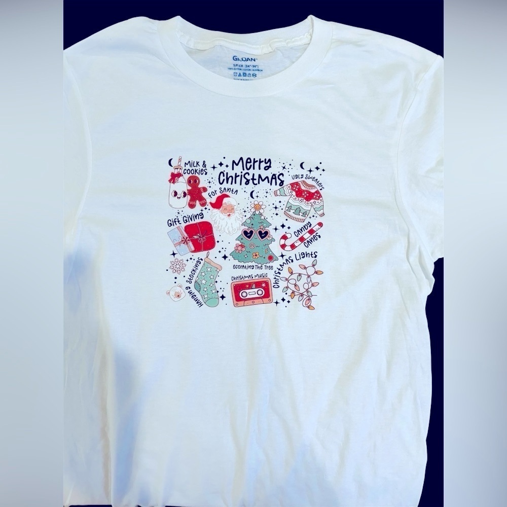 NEW Adult Small Festive Christmas Graphic T-Shirt
